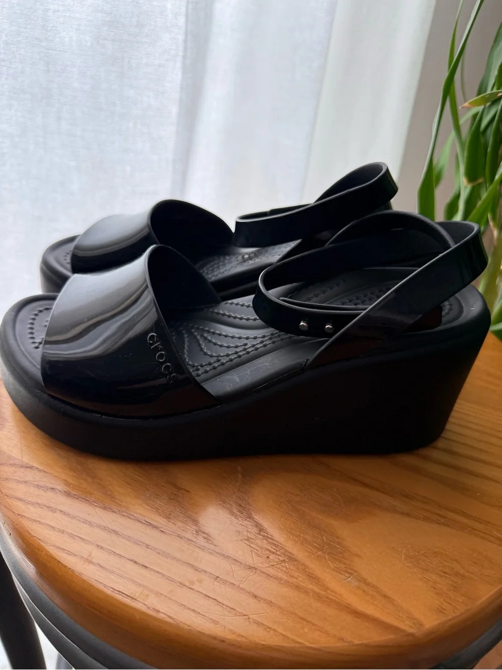 Crocs LiteRide Black Platform Wedge Sandals Women’s Size 6